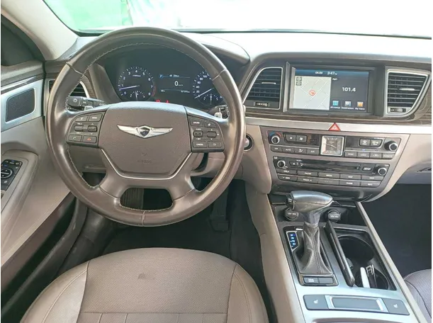 Car image 16