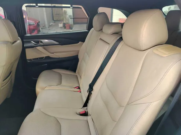 Car image 18