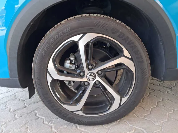 Car image 9