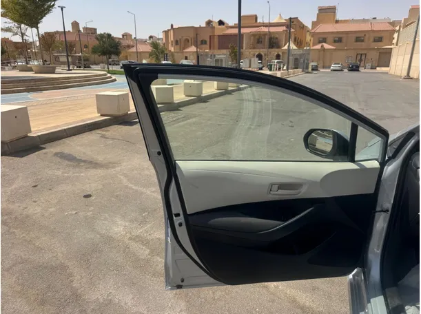 Car image 10
