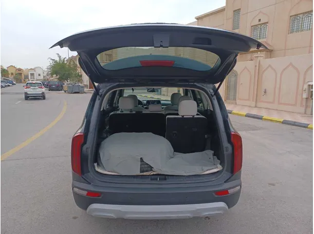 Car image 19