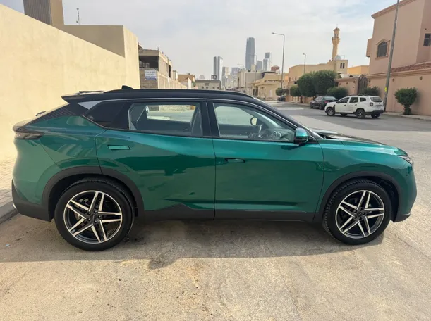 Car image 4