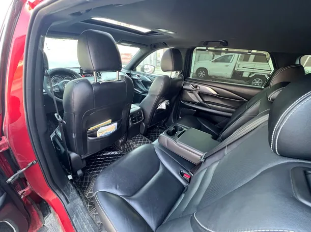 Car image 15