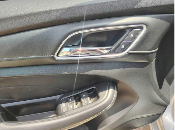 Car image 34
