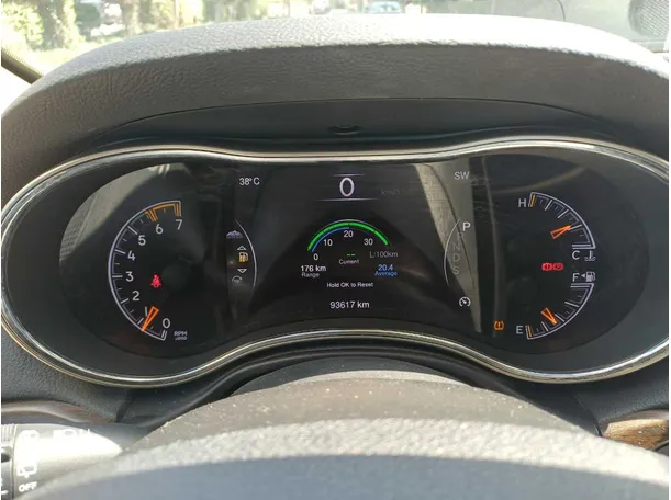 Car image 18