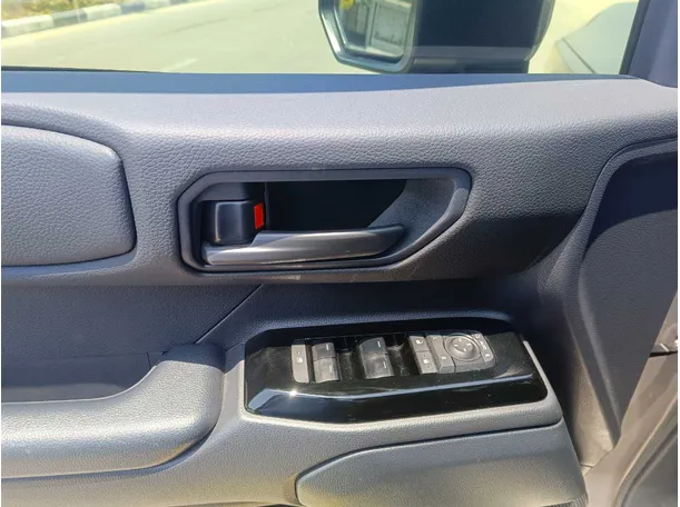 Car image 29