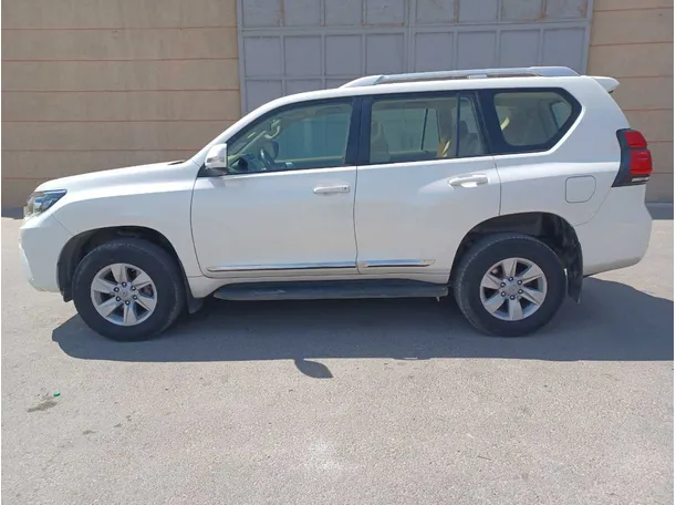 Car image 8