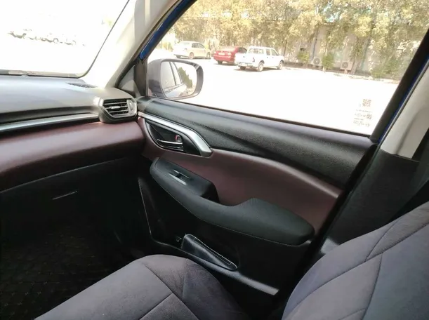 Car image 40