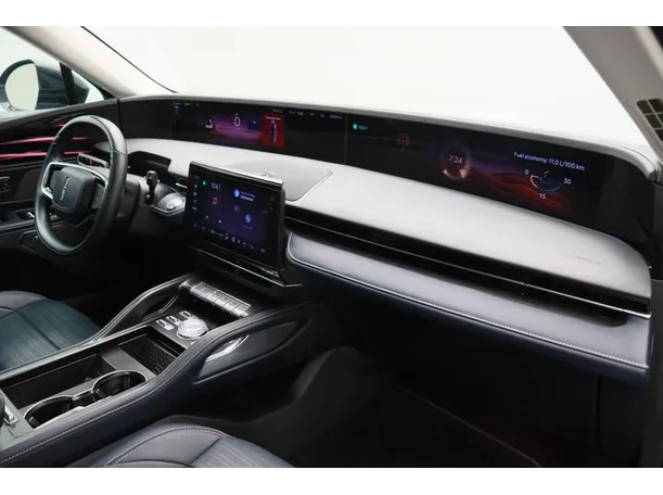Car image 10