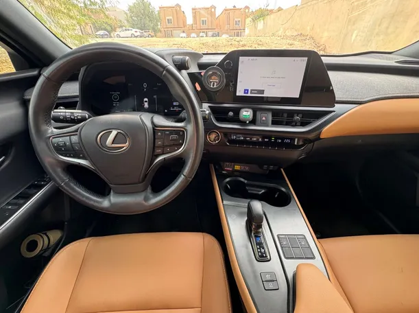 Car image 18
