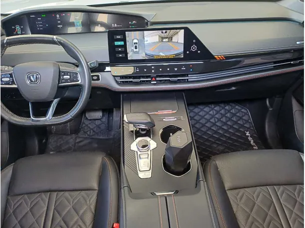 Car image 14