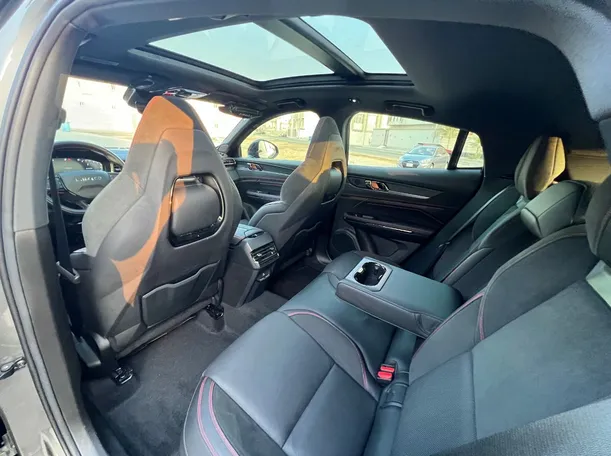 Car image 15