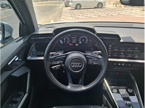 Car image 18