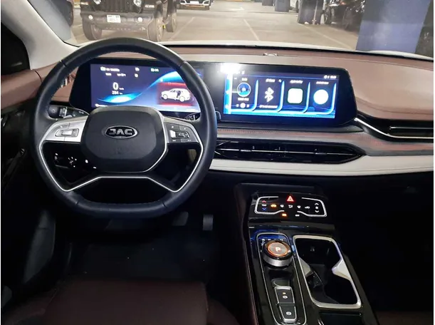 Car image 16