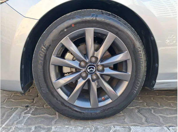 Car image 9