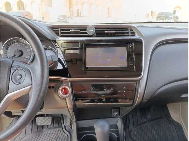 Car image 16