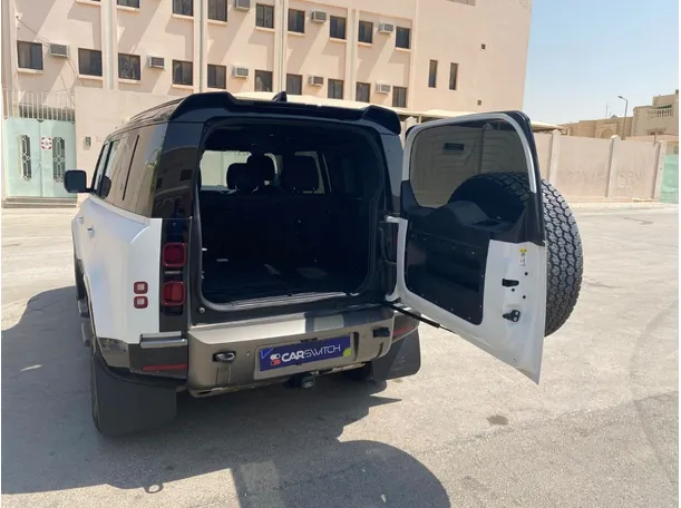 Car image 19