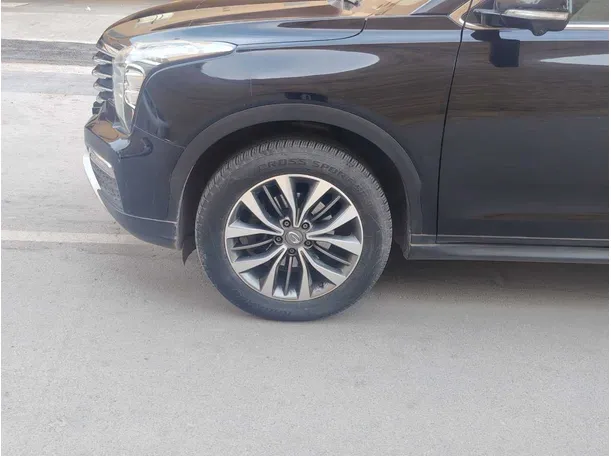 Car image 9