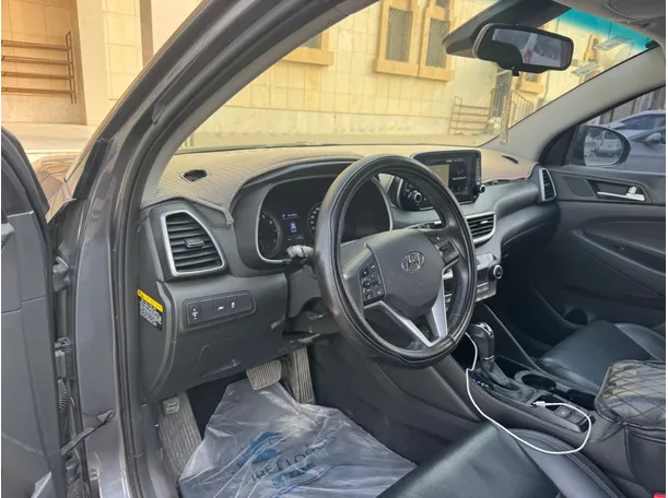 Car image 11