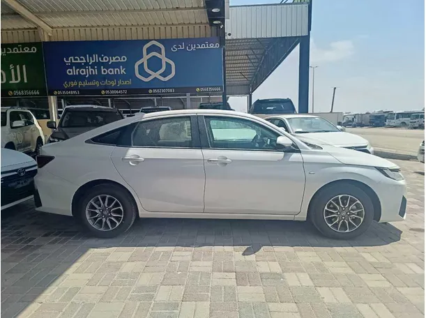 Car image 4