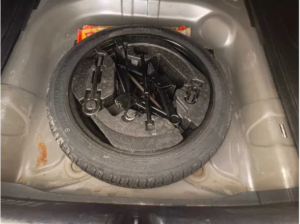 Car image 24