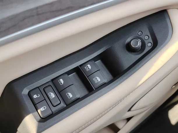 Car image 33