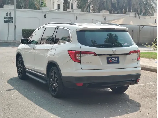 Car image 7