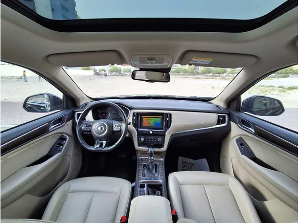 Car image 14