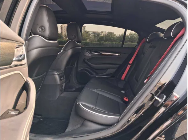 Car image 13