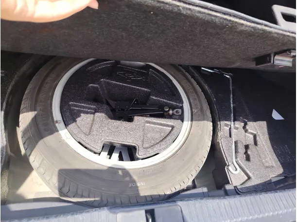Car image 30