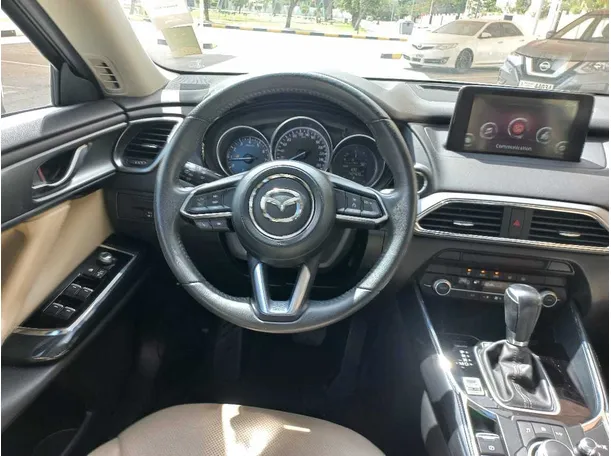 Car image 17