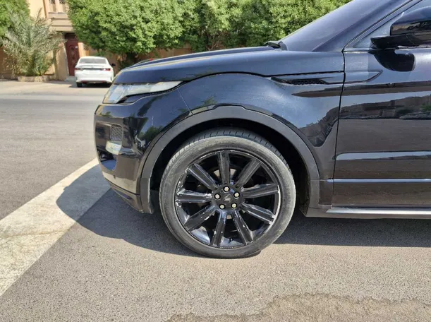 Car image 9