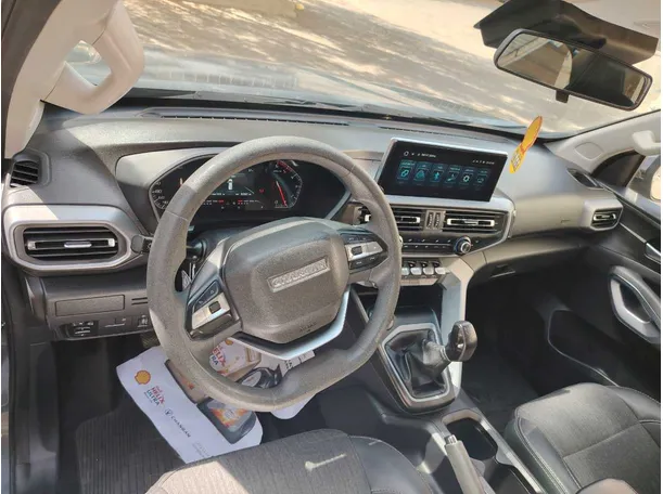 Car image 11