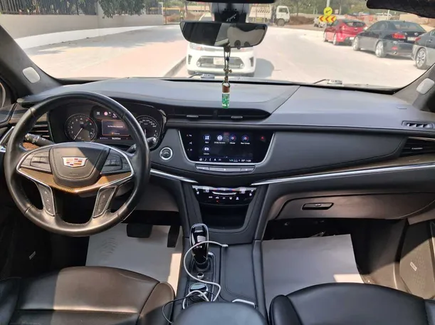 Car image 14