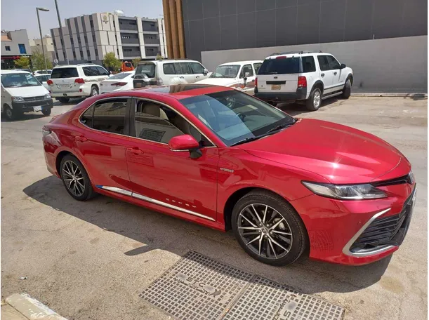 Car image 4