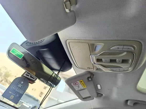 Car image 30