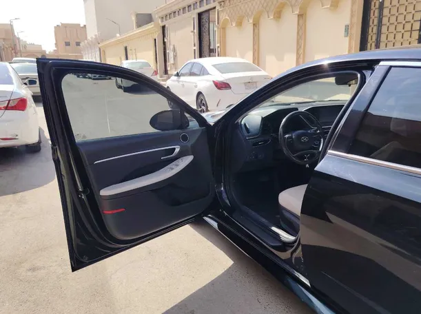 Car image 11