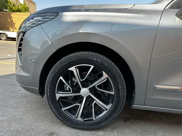 Car image 9