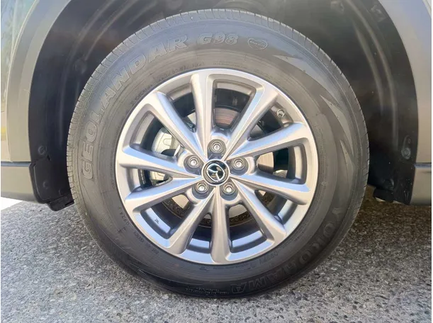 Car image 9
