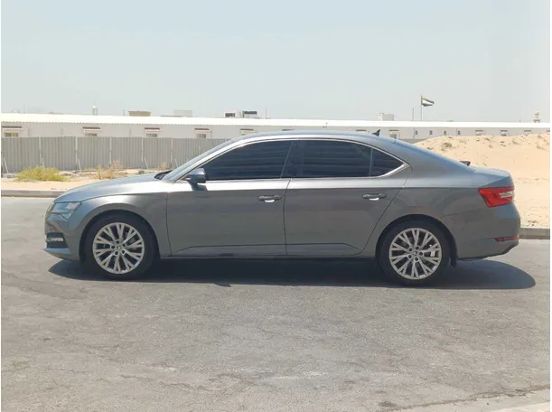 Car image 8