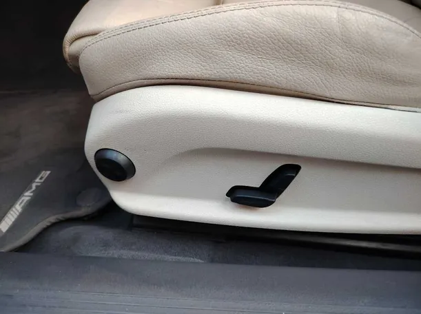 Car image 32