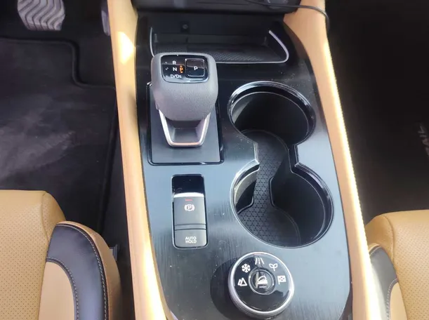 Car image 17