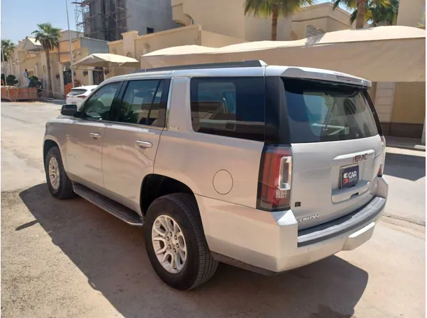 Car image 7