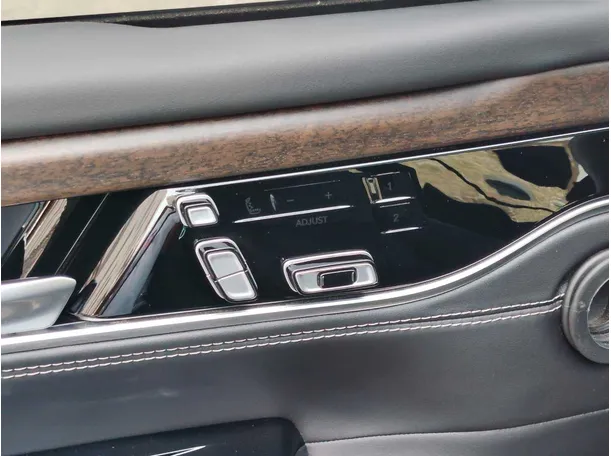 Car image 34