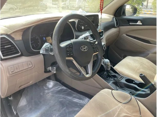 Car image 13