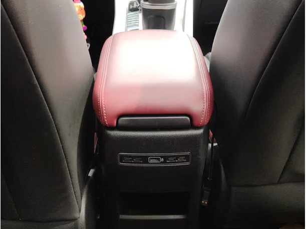 Car image 33