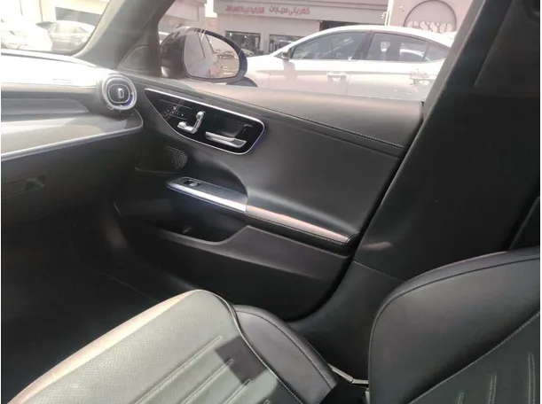 Car image 40