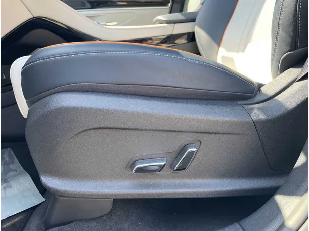 Car image 30