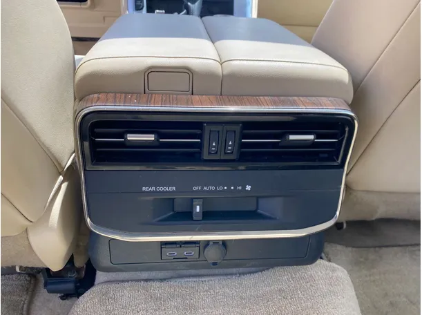 Car image 23