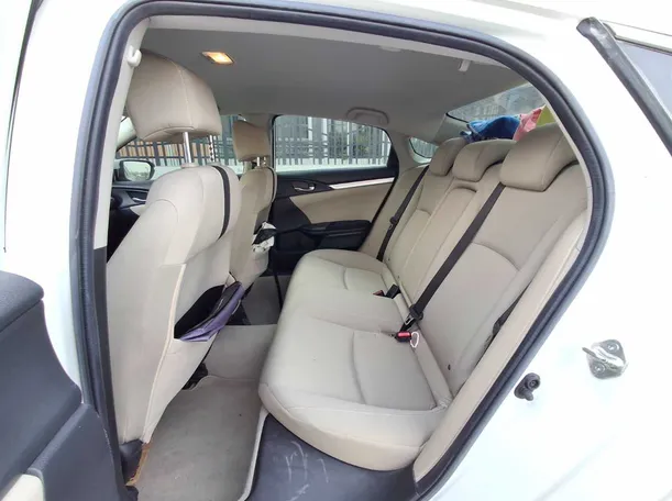 Car image 13